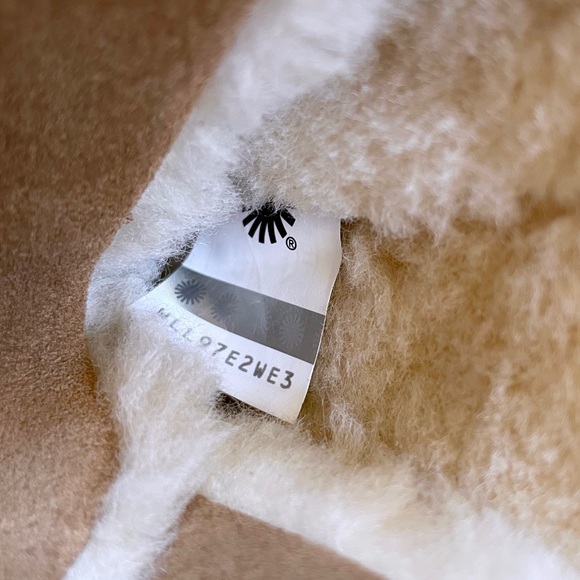 UGG Bailey Bow Diagonal Stripes Chestnut Boots - Picture 8 of 9